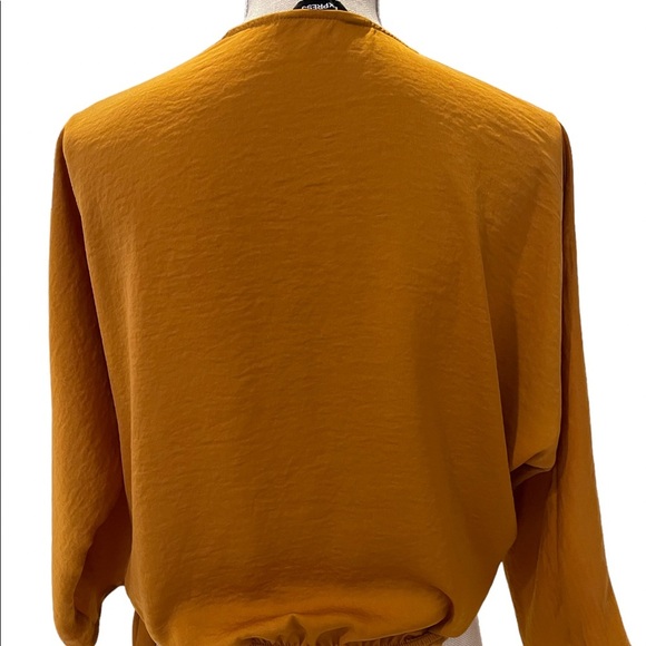 Express Blouse - Picture 2 of 5